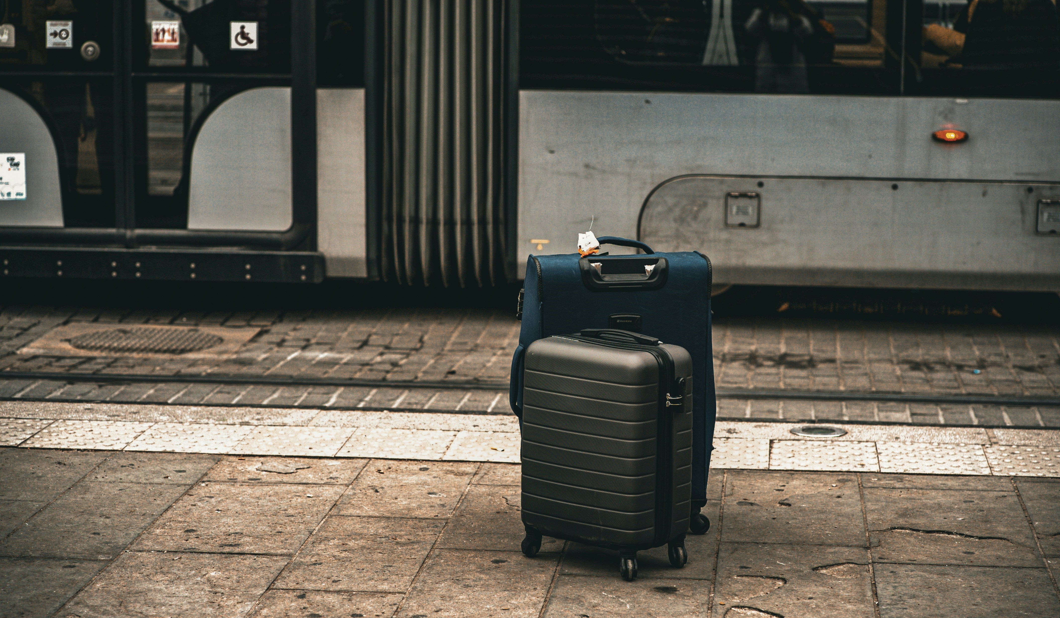 aluminum vs polycarbonate luggage