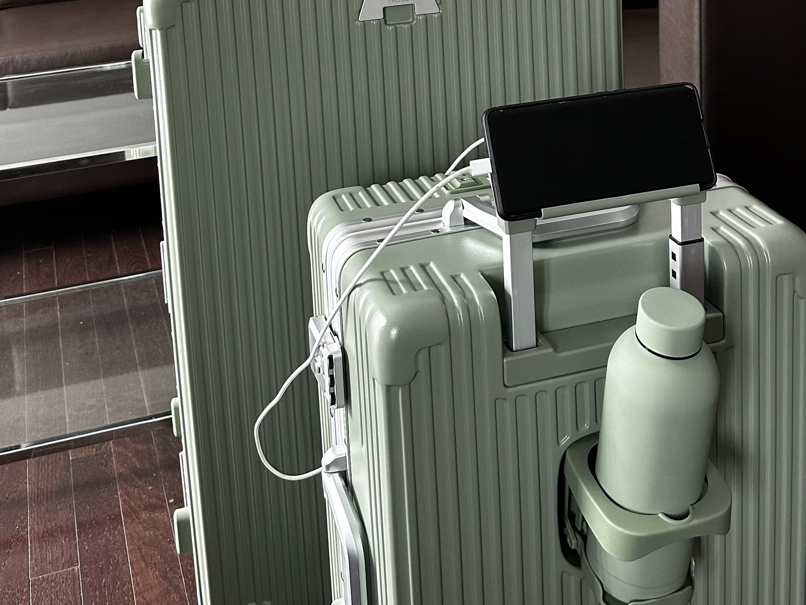 Five travel accessories replaced by one NOBL Carry-On