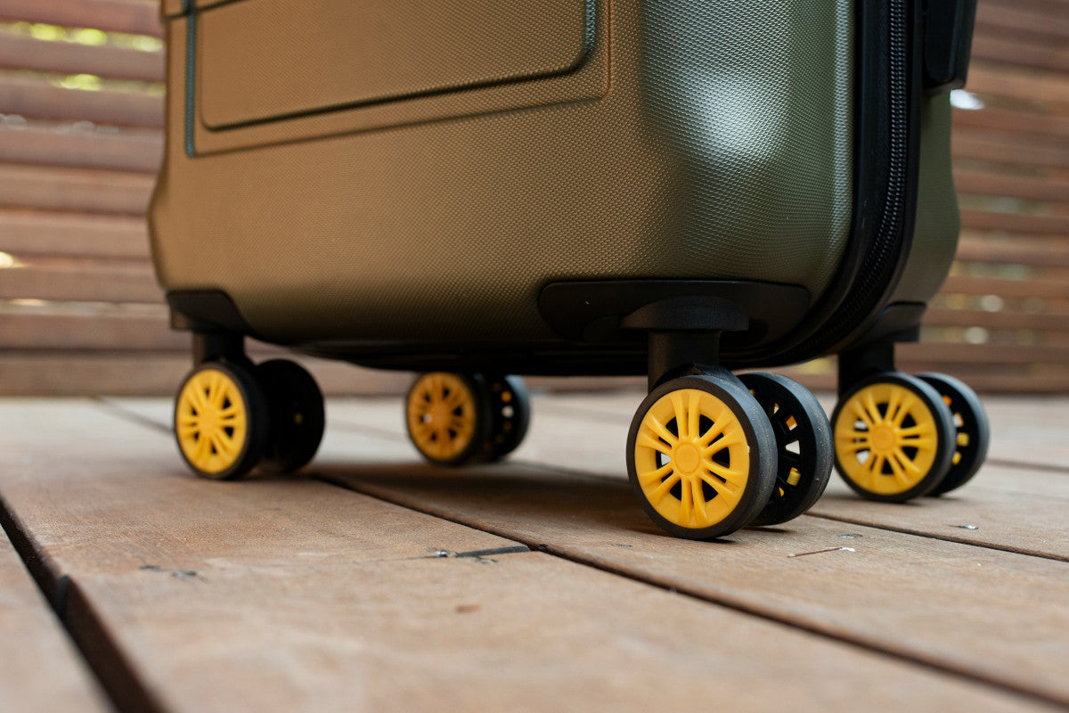 spinner vs roller luggage