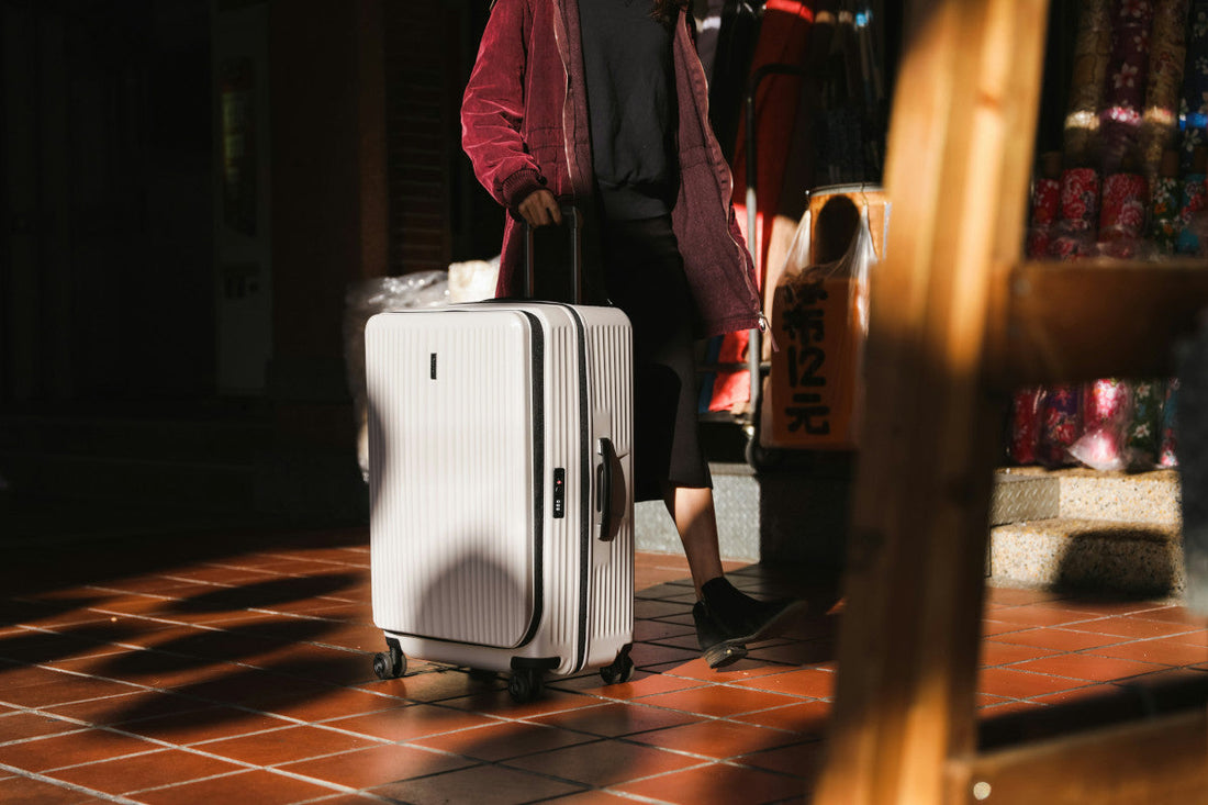tumi alta wheeled backpack alternative Merge  Portmantos resistant lining and air vent) Side open pocket Front U Alpha Bravo Wheeled Duffel Carry-On