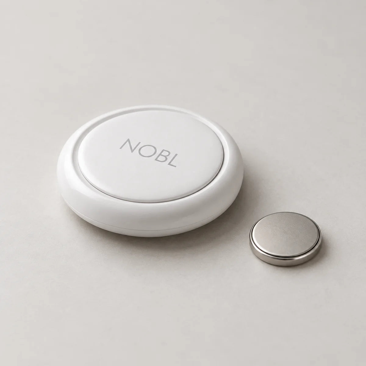 NOBL Air™ beside an unbranded replacement battery