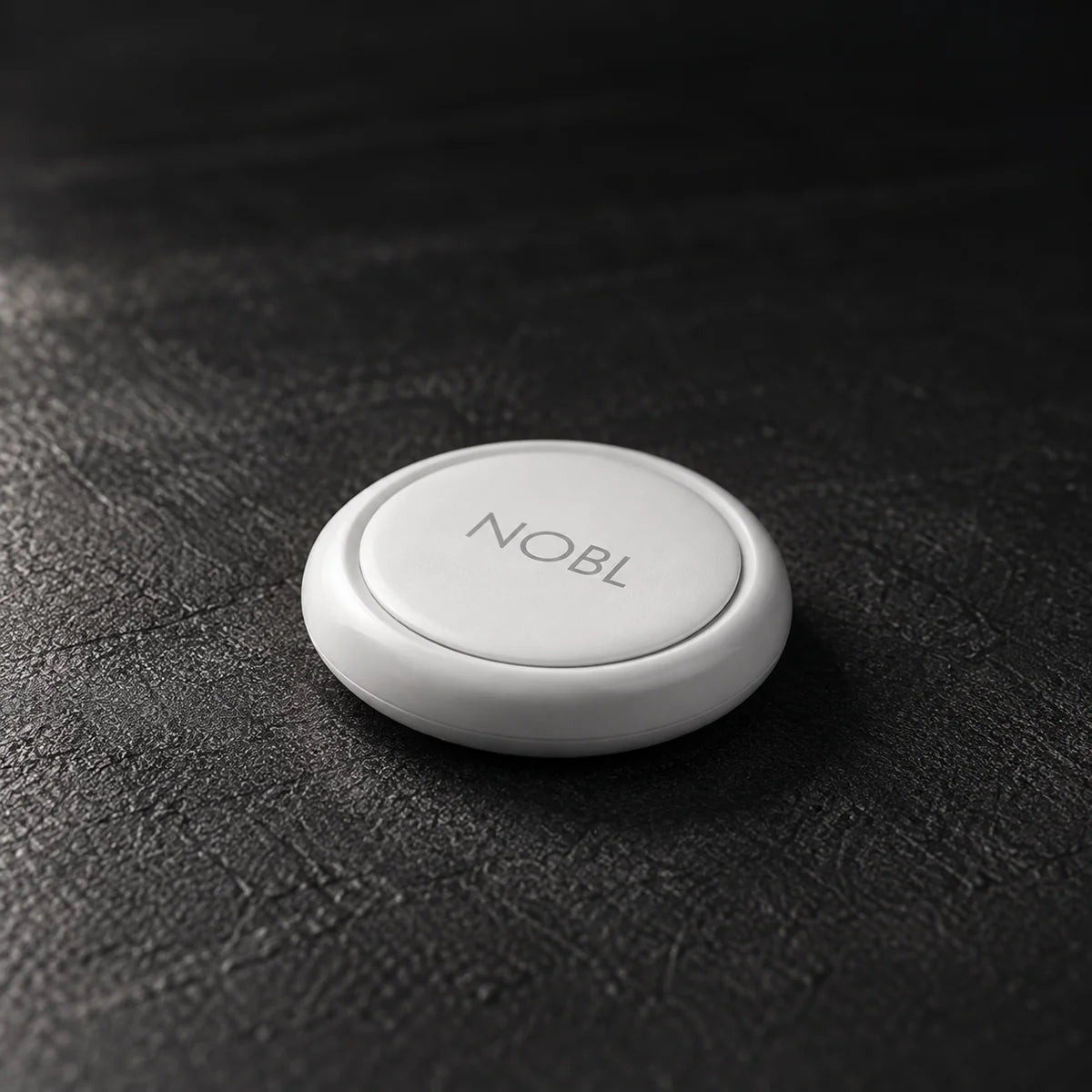 Close-up of the white round NOBL Air™ tracker