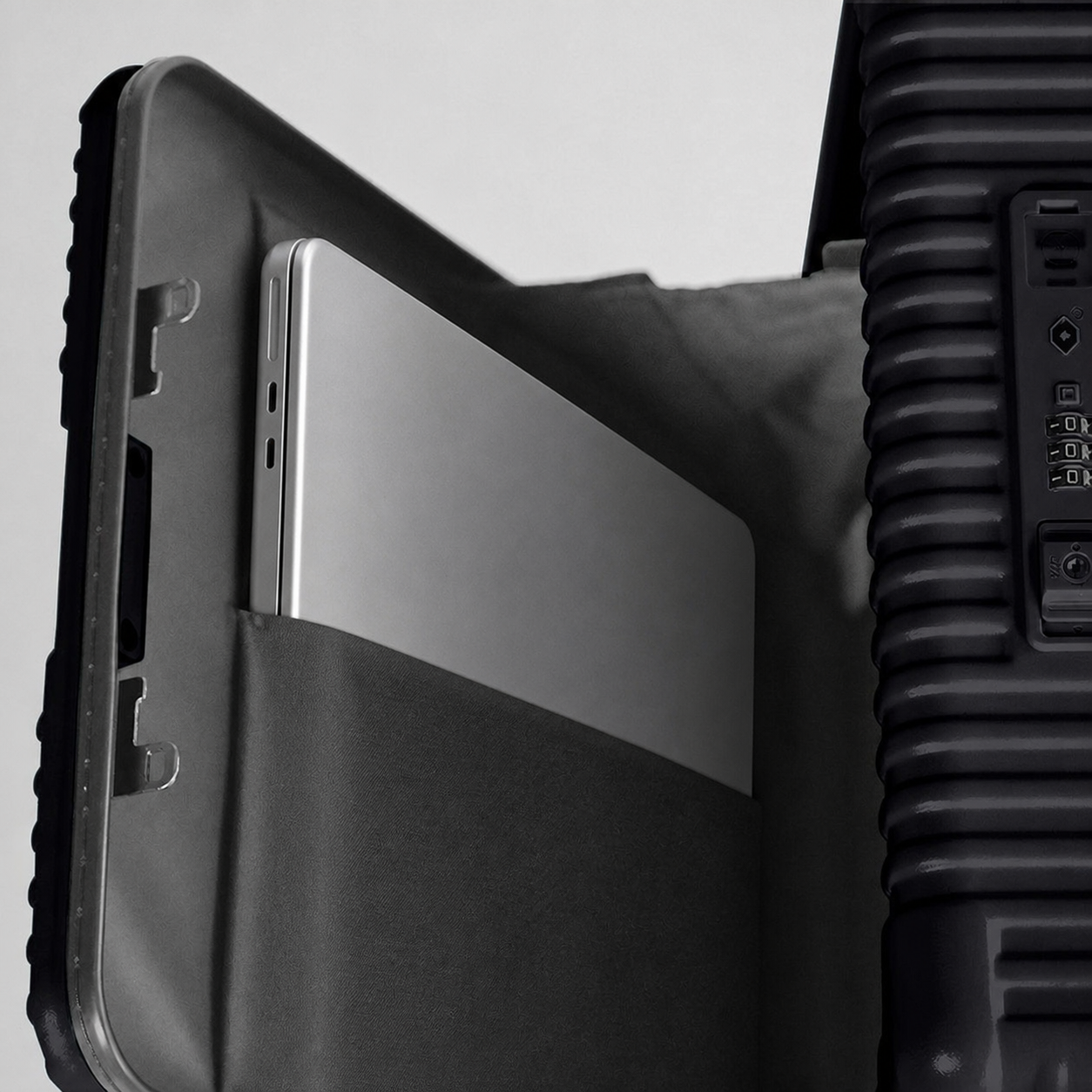 Laptop ready inside the front-access carry-on compartment